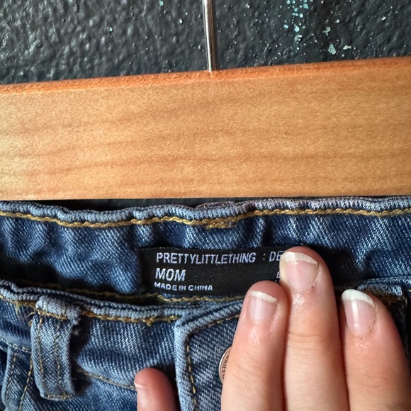 Women’s Pretty Little Thing Dark Wash Mom Jeans Size 4 - Picture 3 of 4